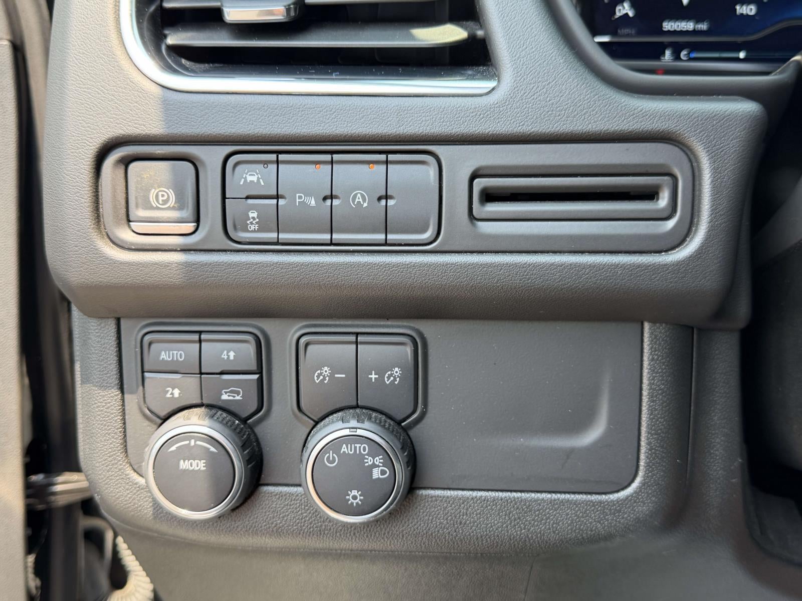 2024 Chevrolet Suburban 4WD LT
