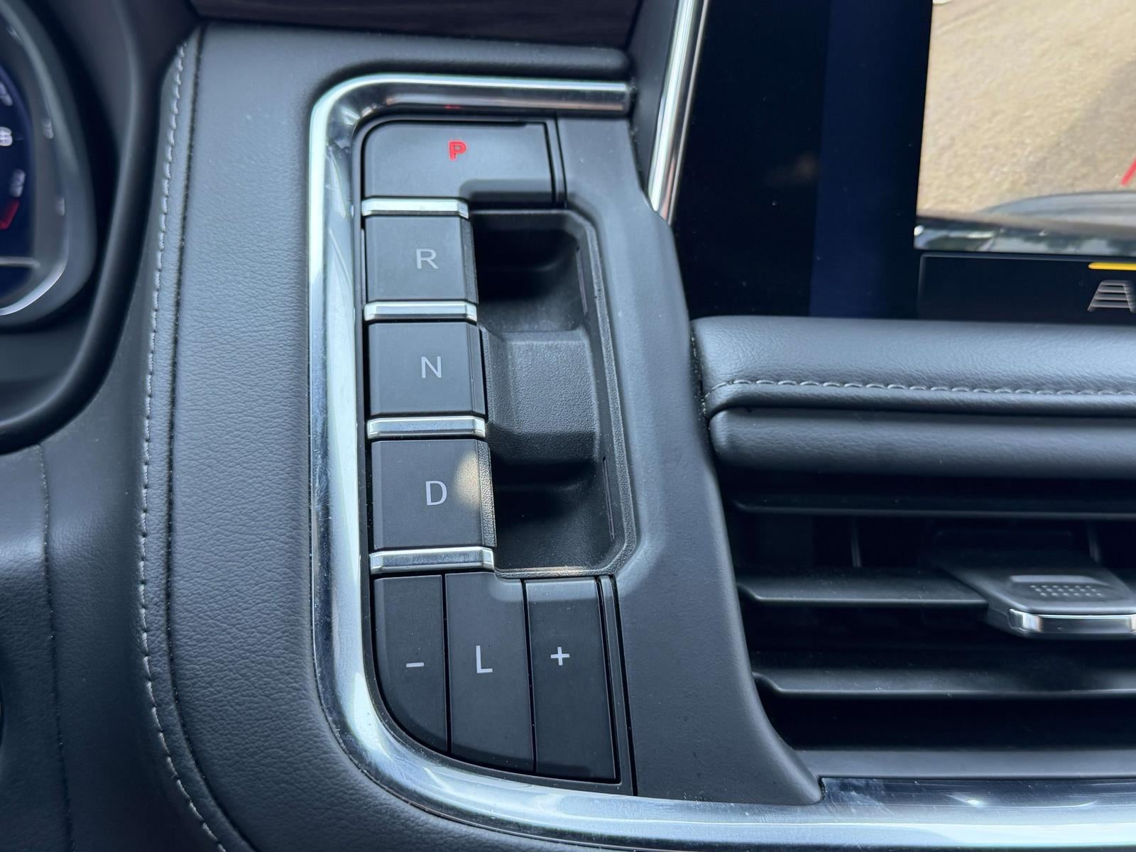 2024 Chevrolet Suburban 4WD LT
