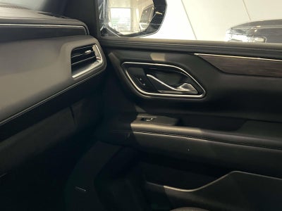 2024 Chevrolet Suburban 4WD LT