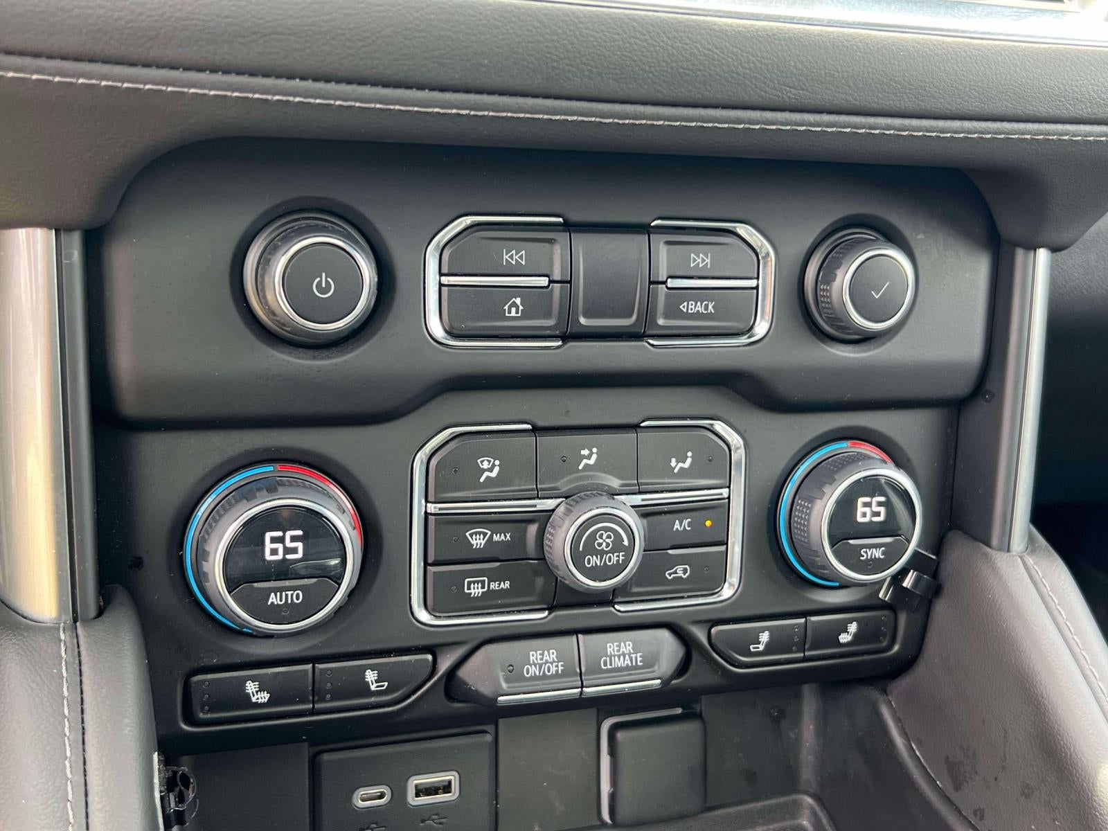 2023 Chevrolet Suburban 4WD LT