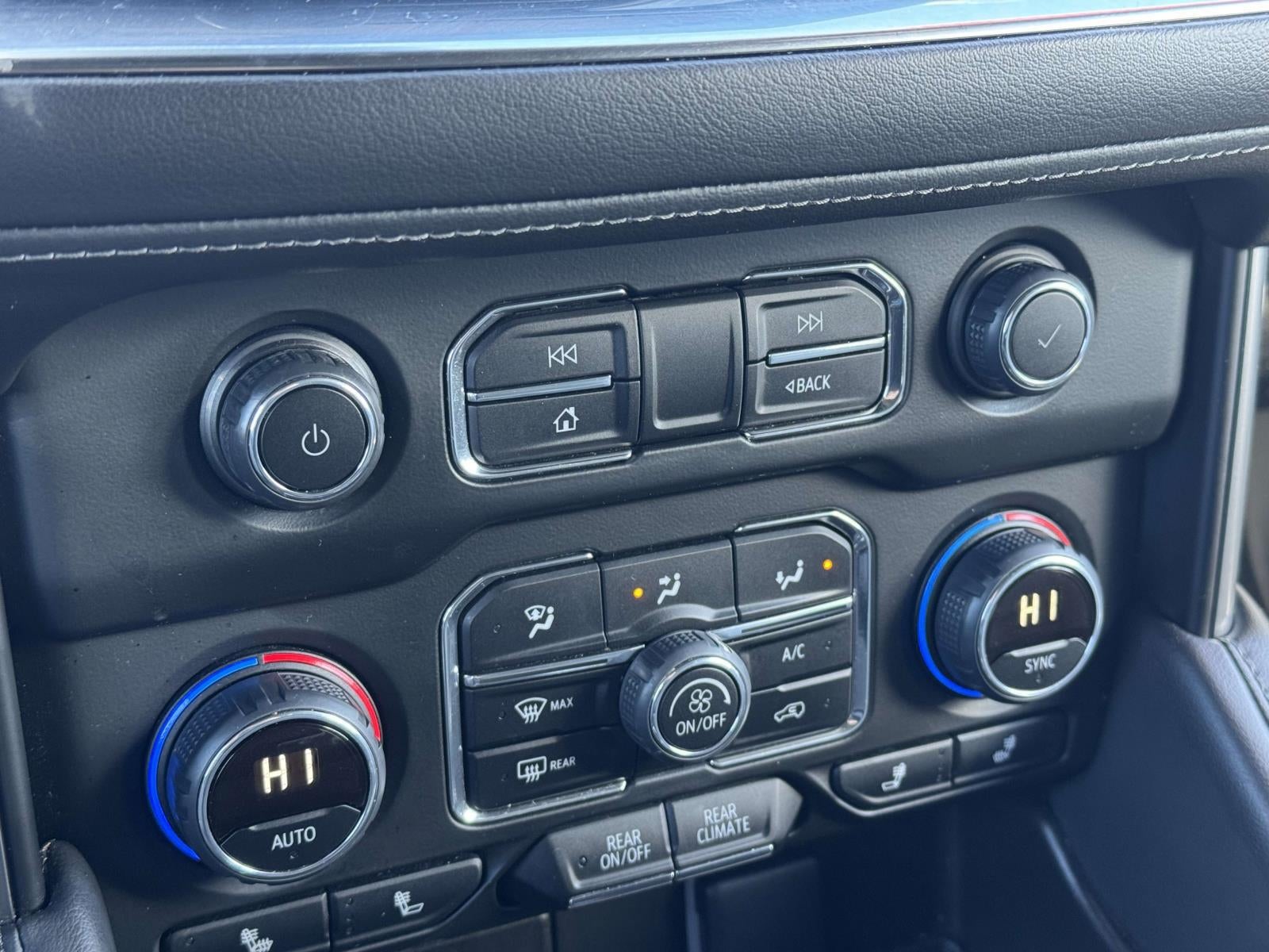 2024 Chevrolet Suburban 4WD LT