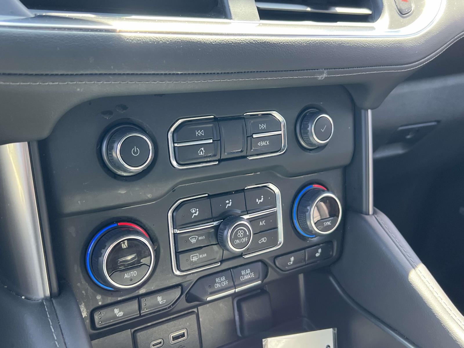 2024 Chevrolet Suburban 4WD LT