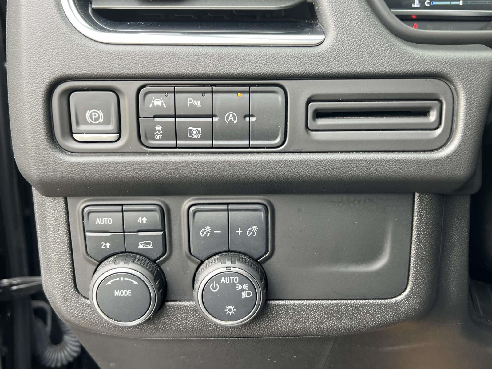 2024 Chevrolet Suburban 4WD RST