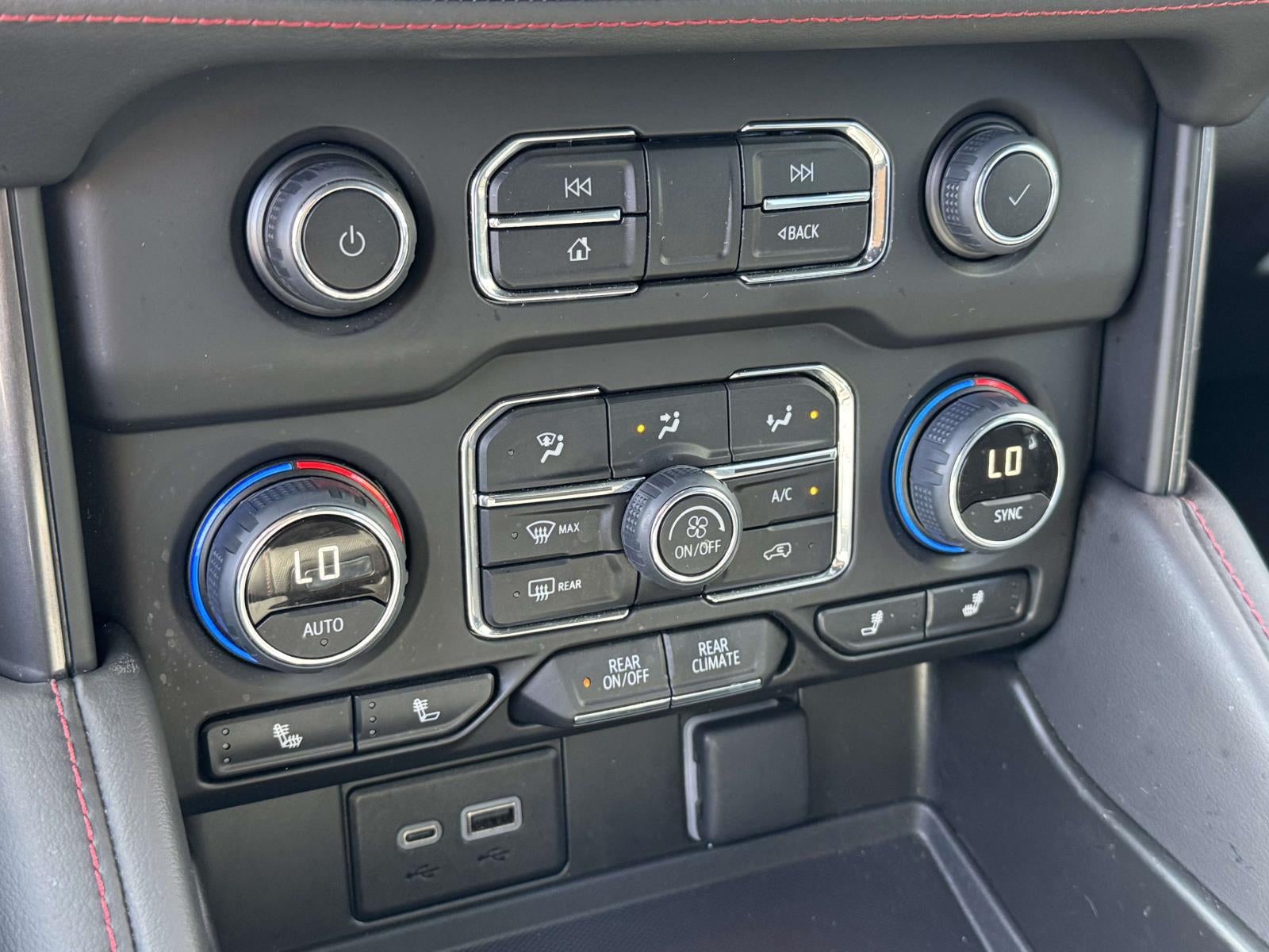 2024 Chevrolet Suburban RST