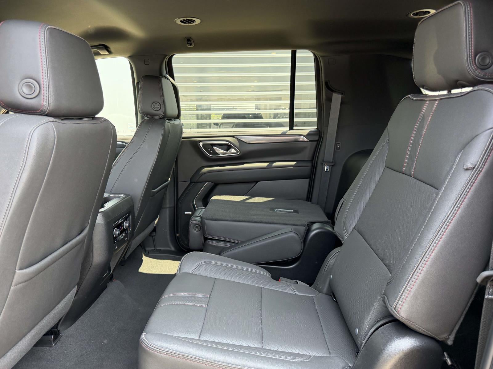 2024 Chevrolet Suburban 4WD RST