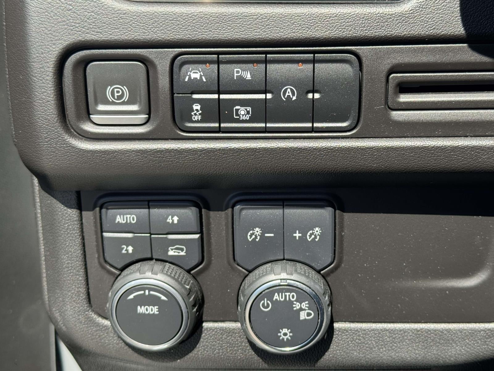 2023 Chevrolet Suburban 4WD RST