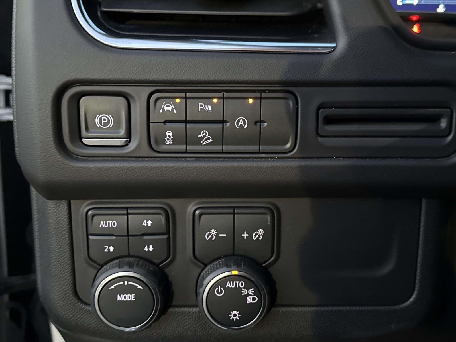 2023 Chevrolet Suburban 4WD Premier