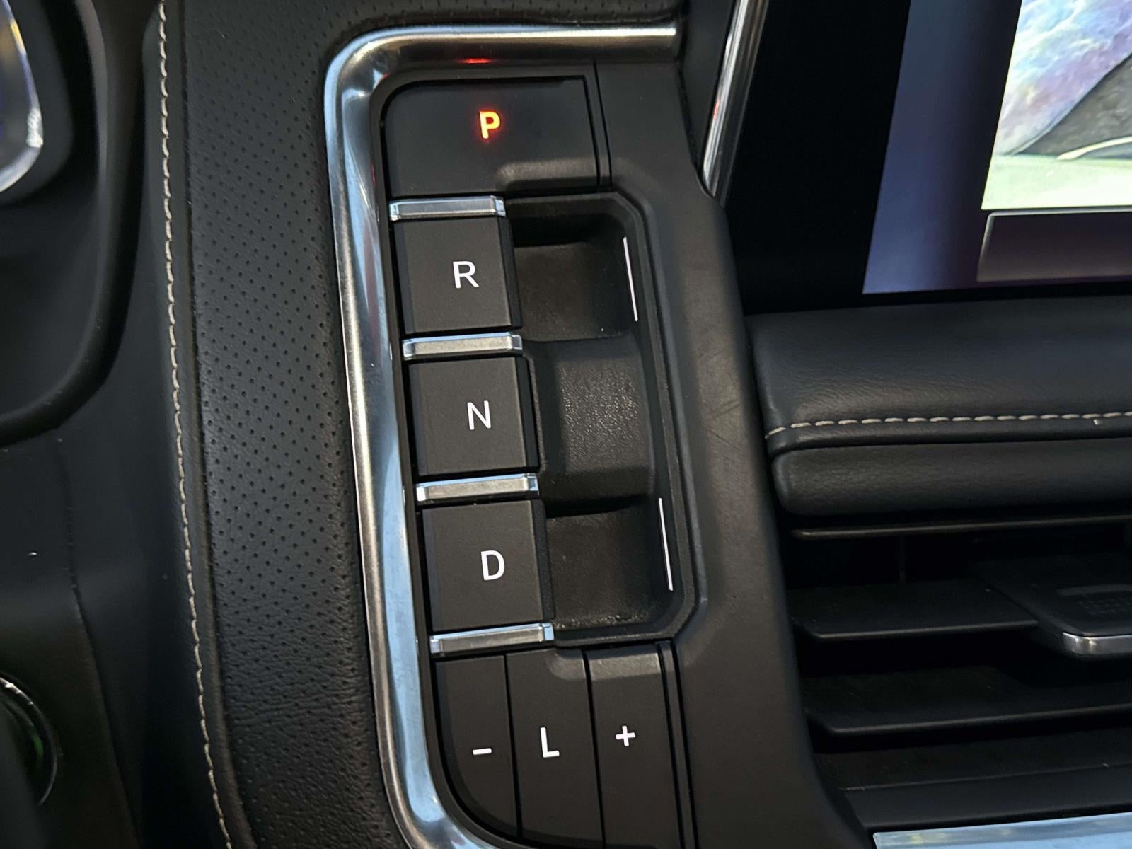 2023 Chevrolet Suburban 4WD Premier