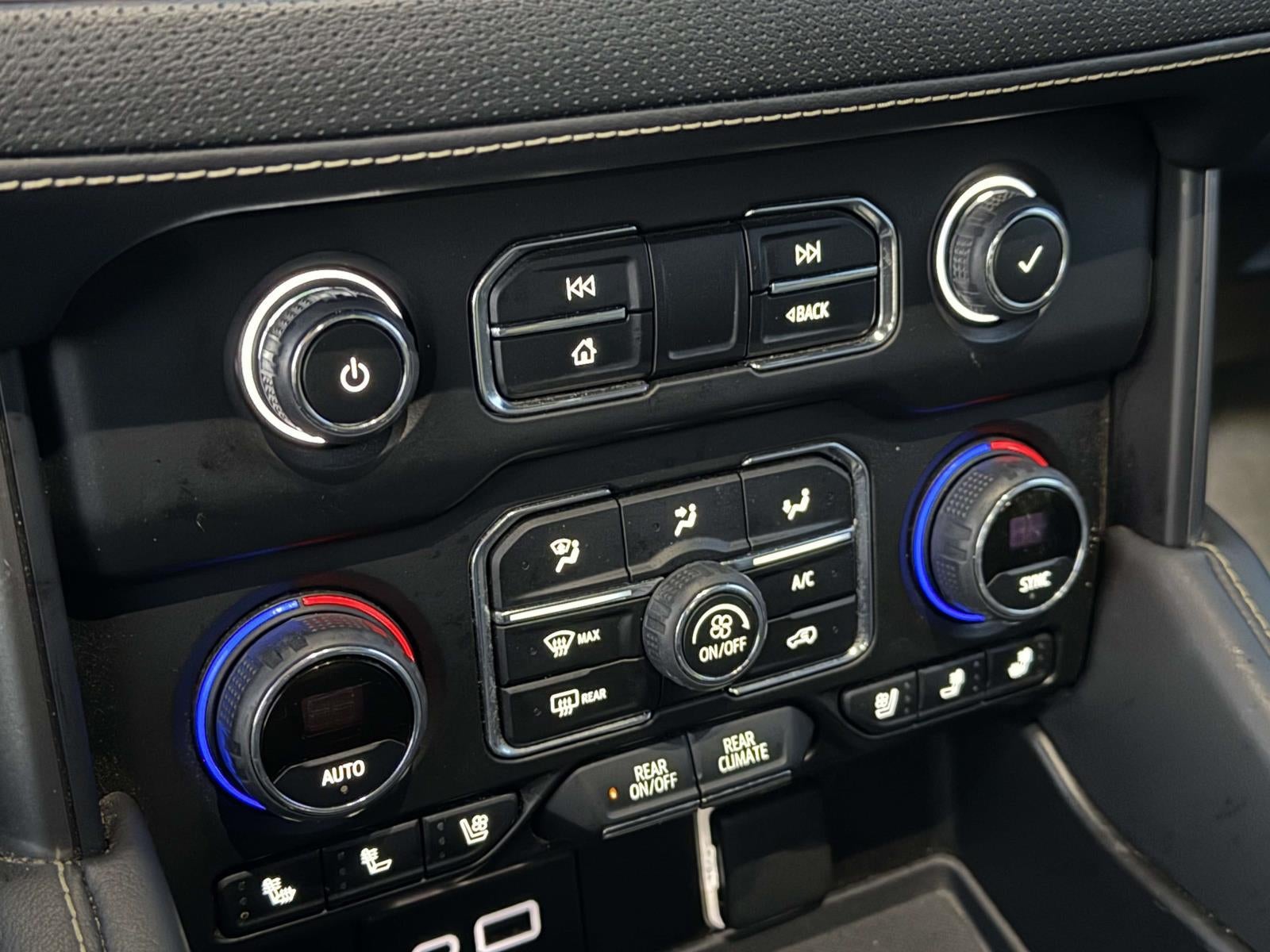 2023 Chevrolet Suburban 4WD Premier