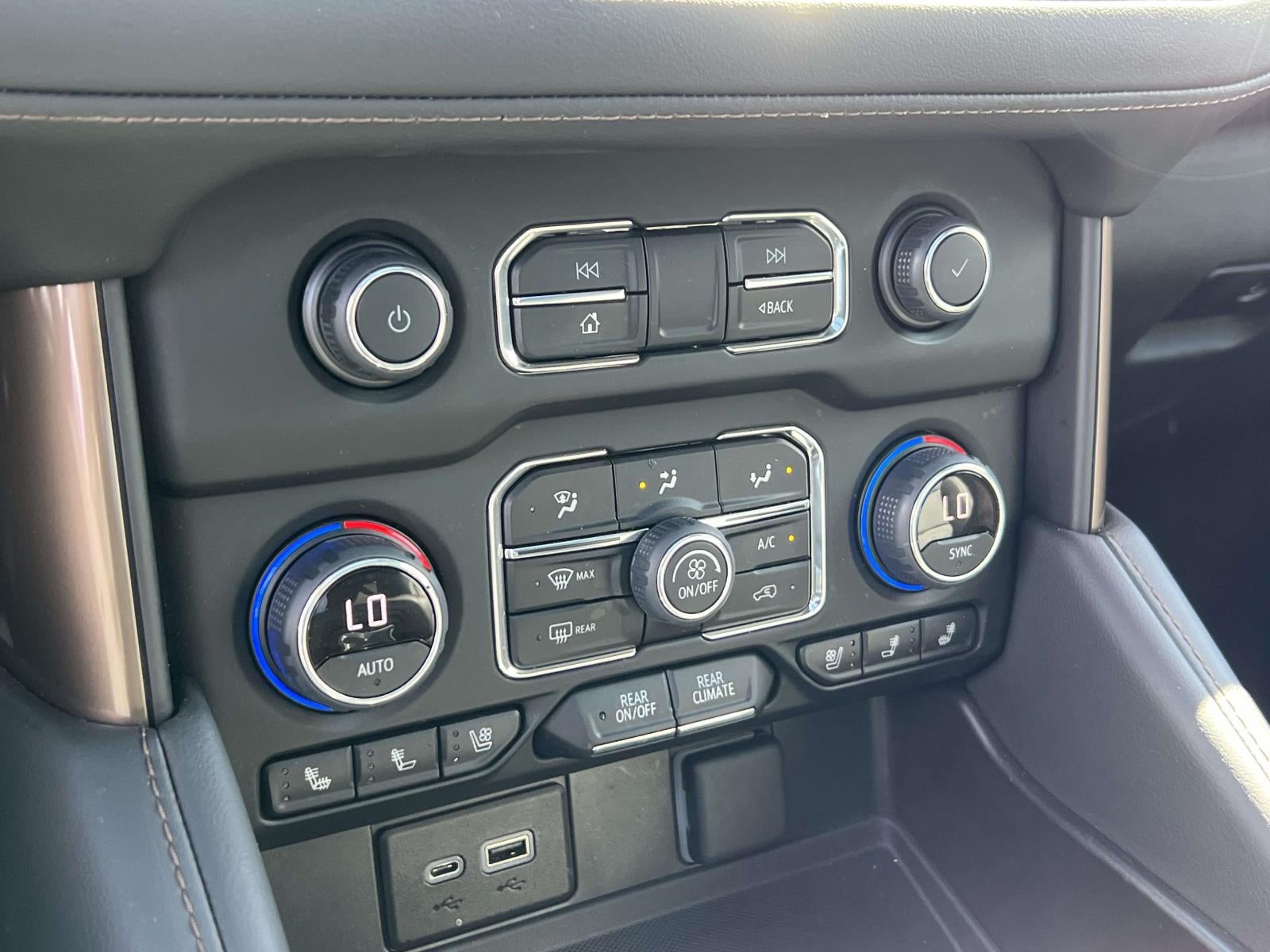 2022 Chevrolet Suburban 4WD High Country