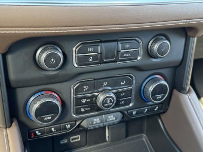 2023 Chevrolet Suburban 4WD High Country