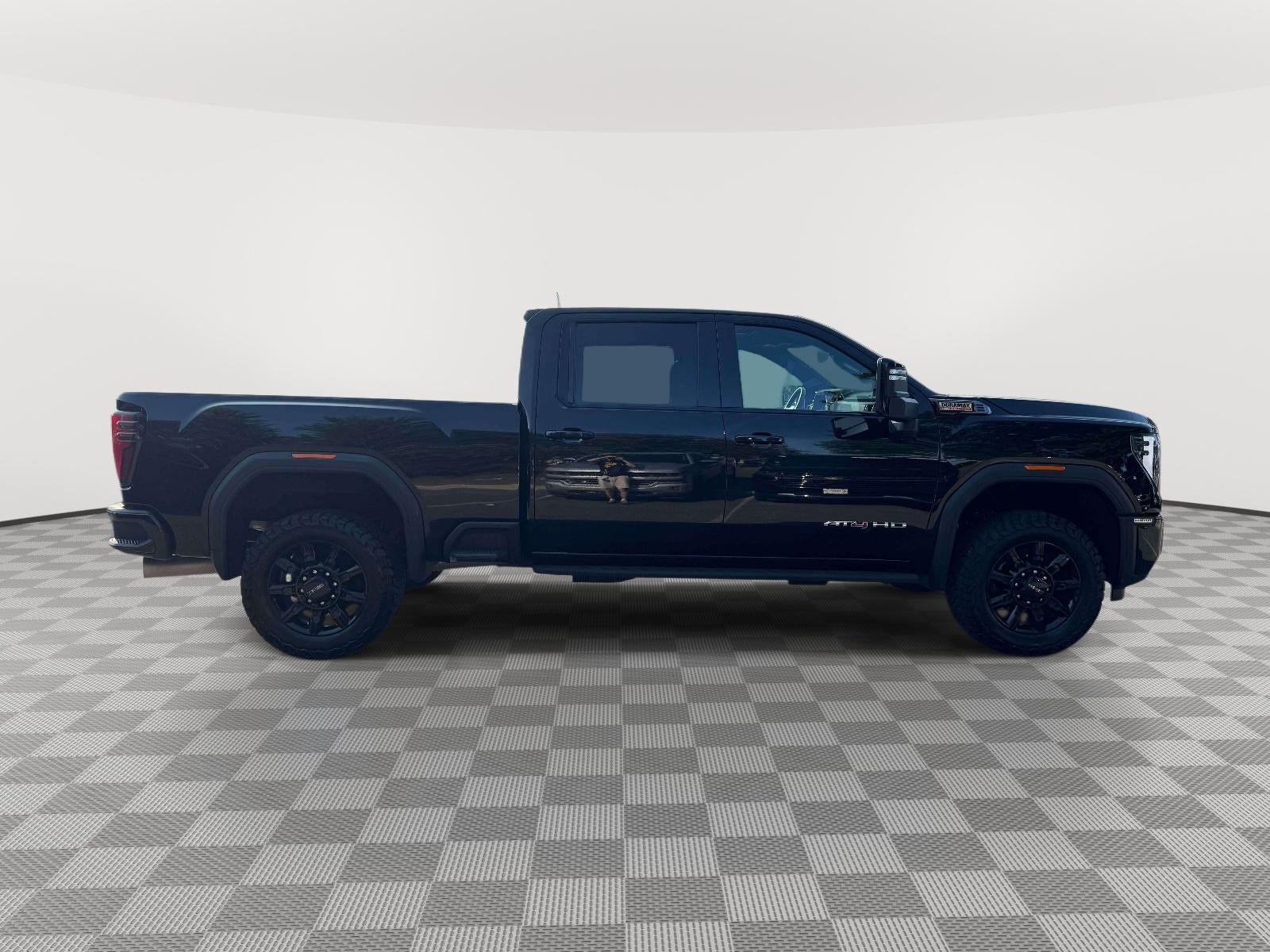 2025 GMC Sierra 2500HD Crew Cab, Standard Bed, AT4, 4WD