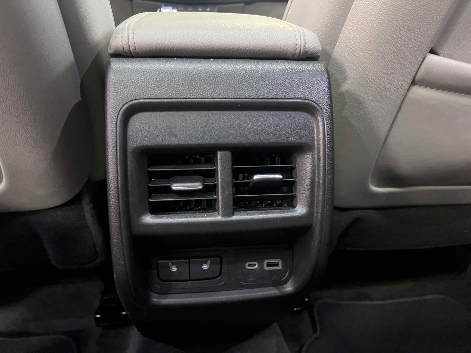 2023 Cadillac XT4 AWD Luxury