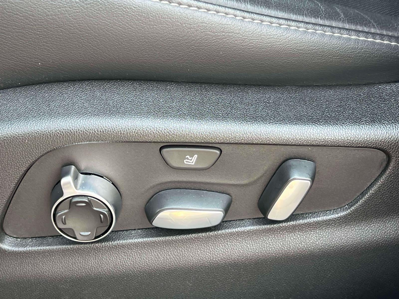 2024 Cadillac XT4 AWD Premium Luxury