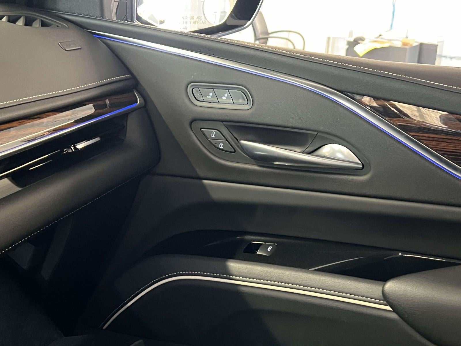 2023 Cadillac Escalade ESV 4WD Luxury