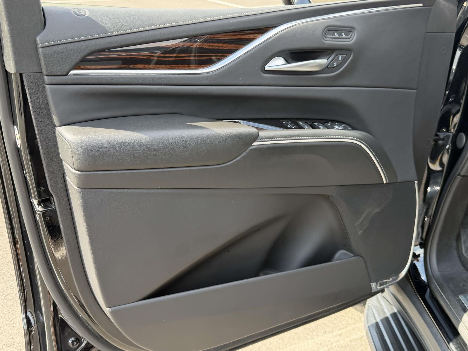 2023 Cadillac Escalade ESV 4WD Luxury