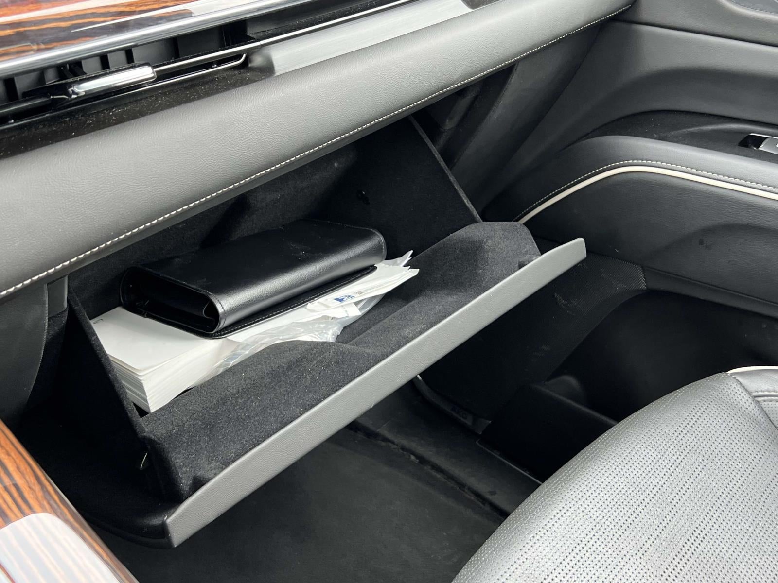 2023 Cadillac Escalade ESV 4WD Premium Luxury