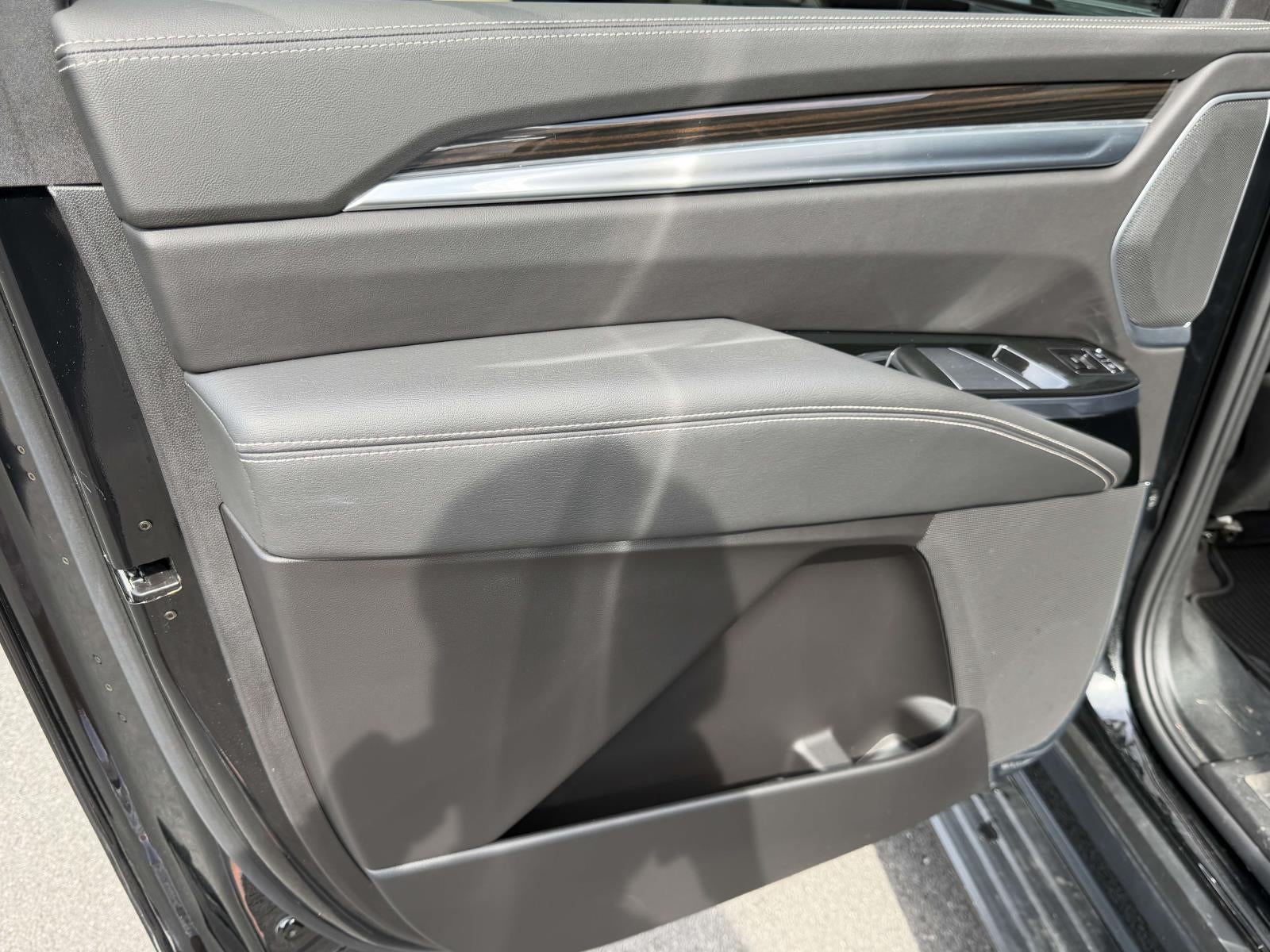 2025 Cadillac Escalade ESV Premium Luxury