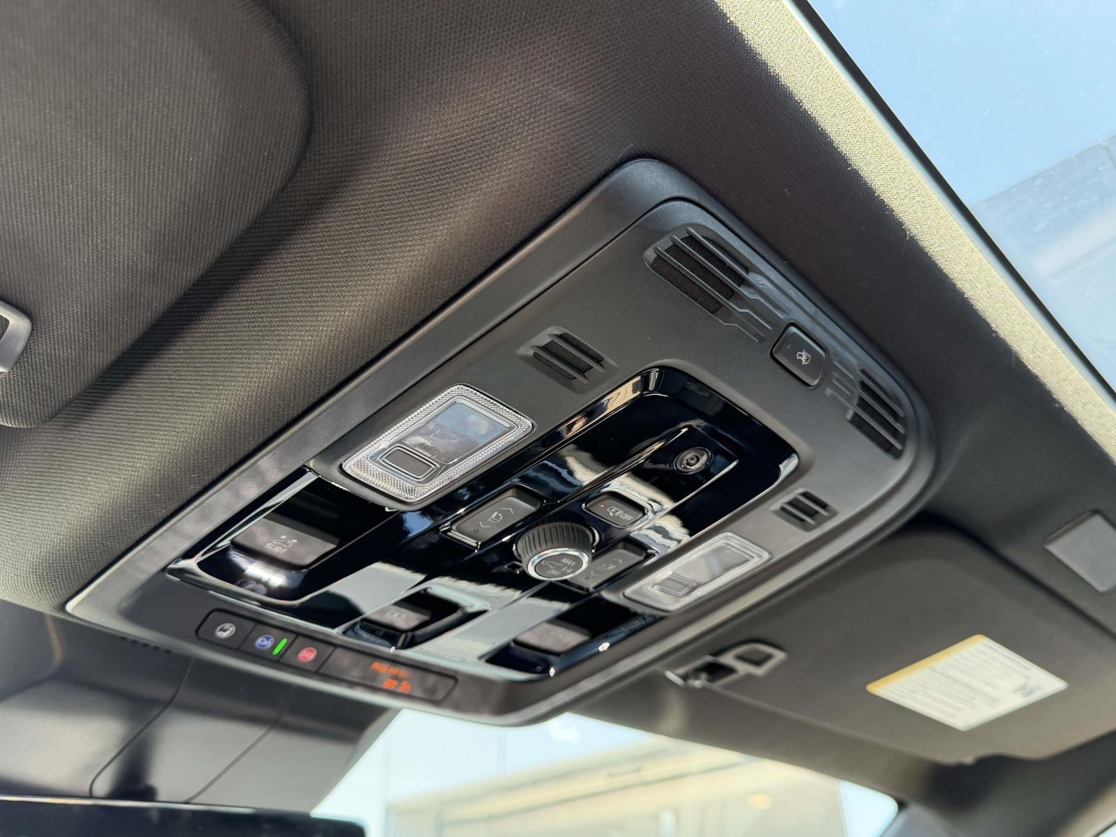 2025 Cadillac Escalade ESV Sport