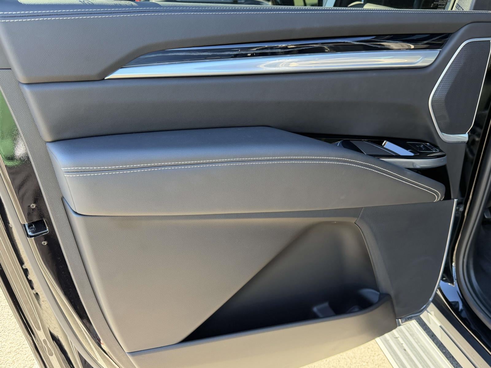 2025 Cadillac Escalade ESV Sport