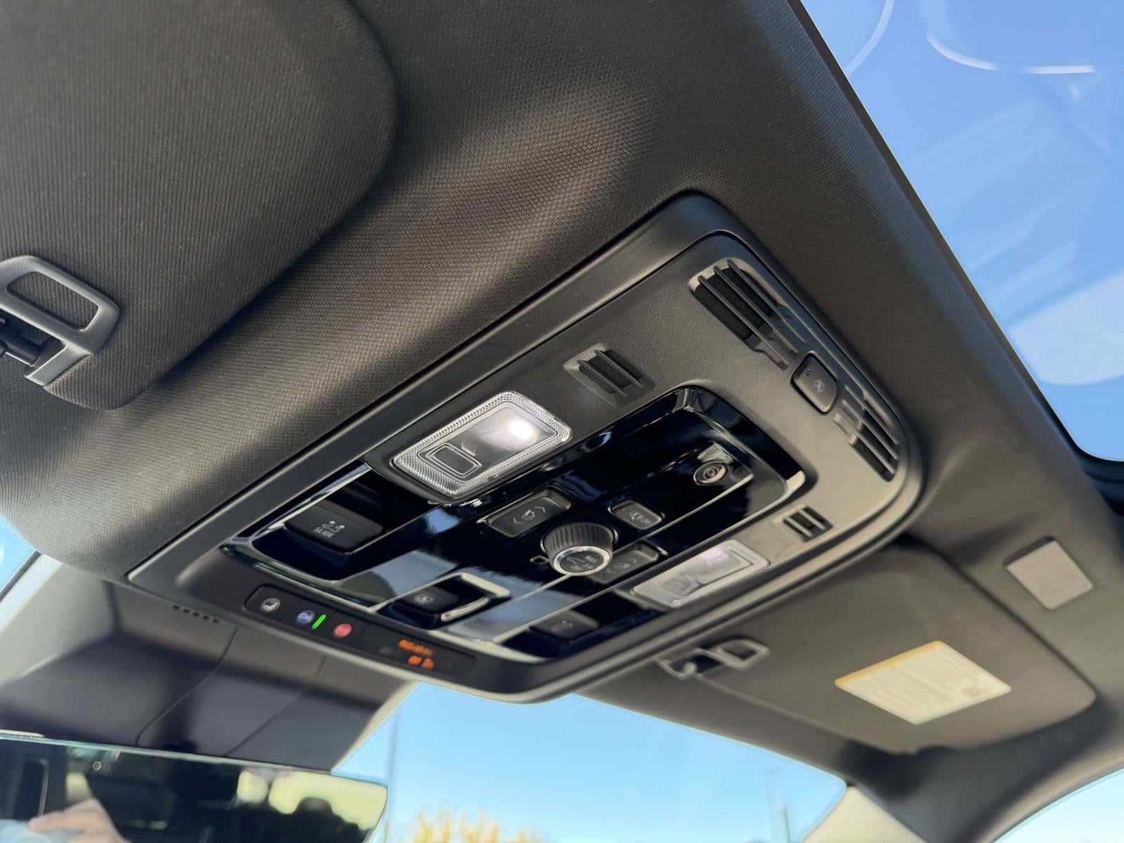 2025 Cadillac Escalade ESV Sport