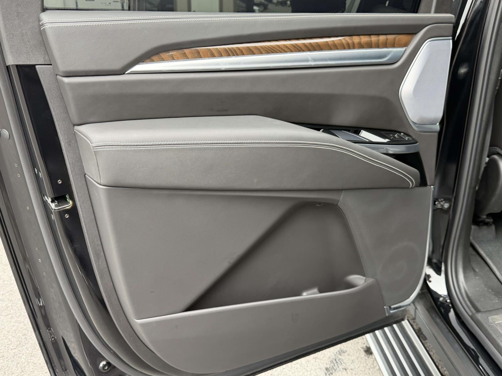 2025 Cadillac Escalade ESV Sport Platinum