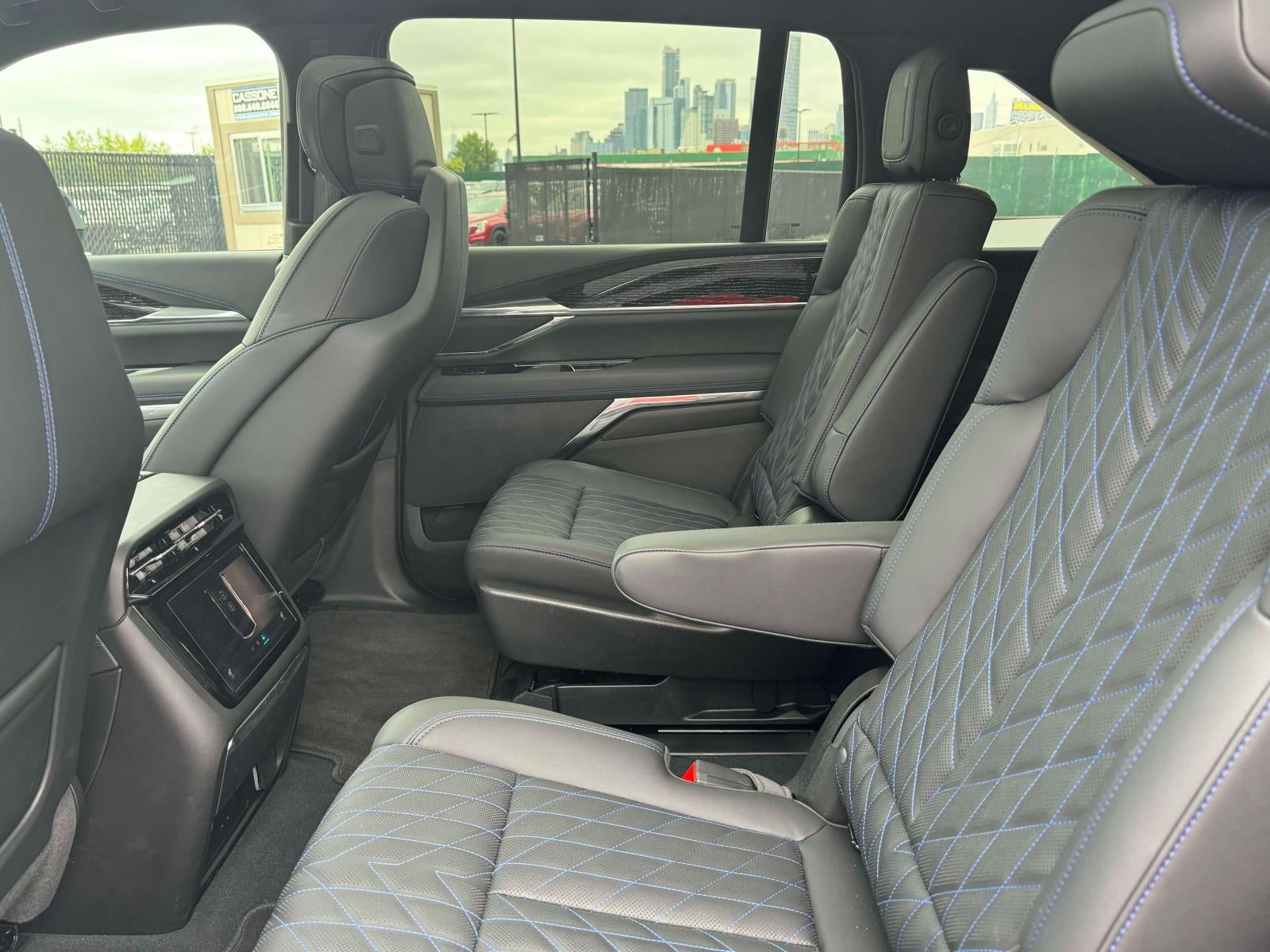 2025 Cadillac ESCALADE IQ Luxury 1 AWD