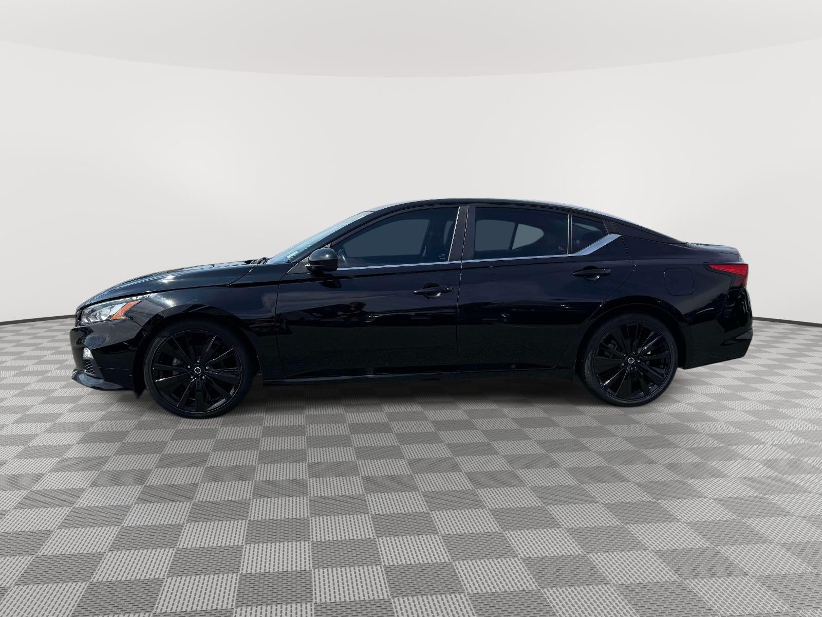 2022 Nissan Altima SR FWD