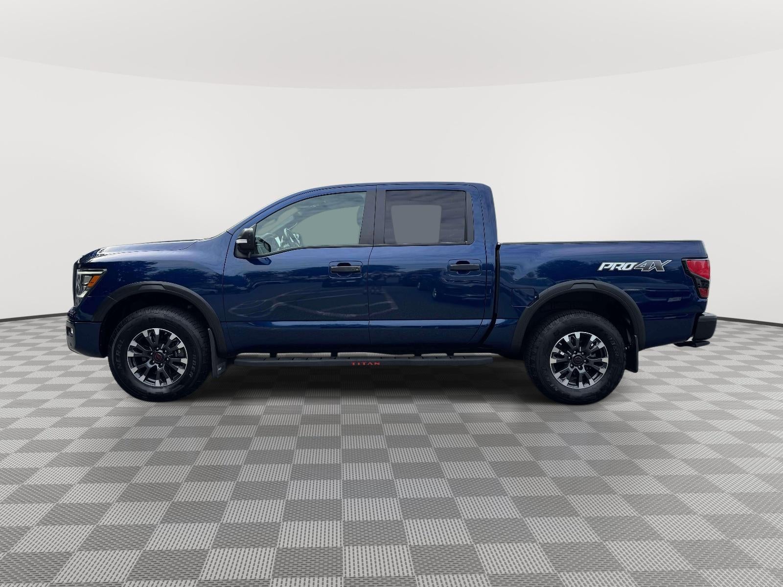 2024 Nissan TITAN Crew Cab PRO-4X 4x4
