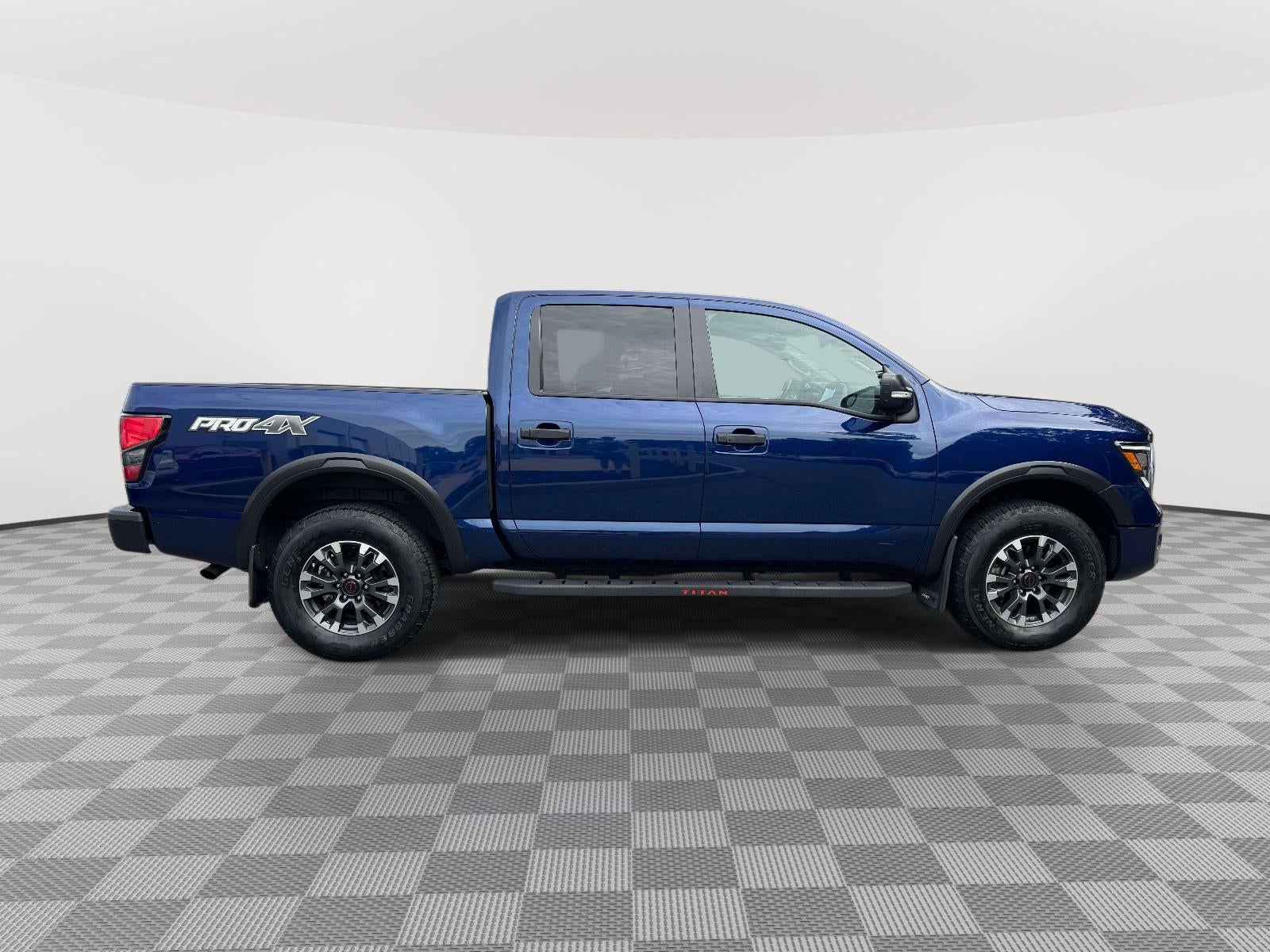 2024 Nissan TITAN Crew Cab PRO-4X 4x4