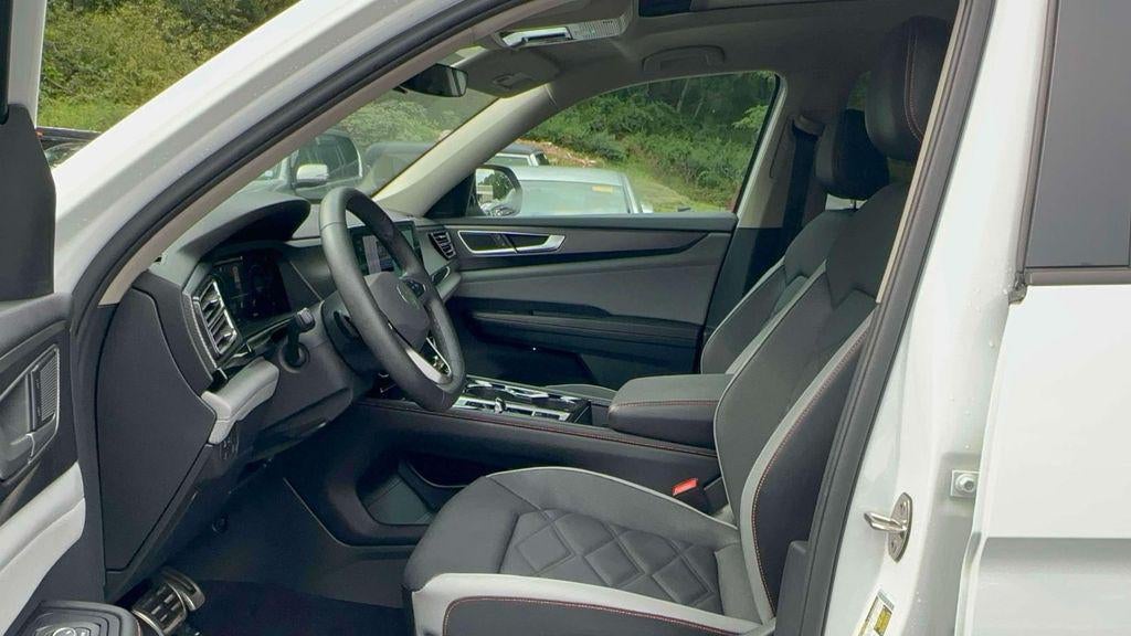 2024 Volkswagen Atlas 2.0T Peak Edition SE w/Technology
