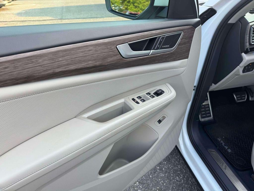 2024 Volkswagen Atlas 2.0T SEL Premium R-Line
