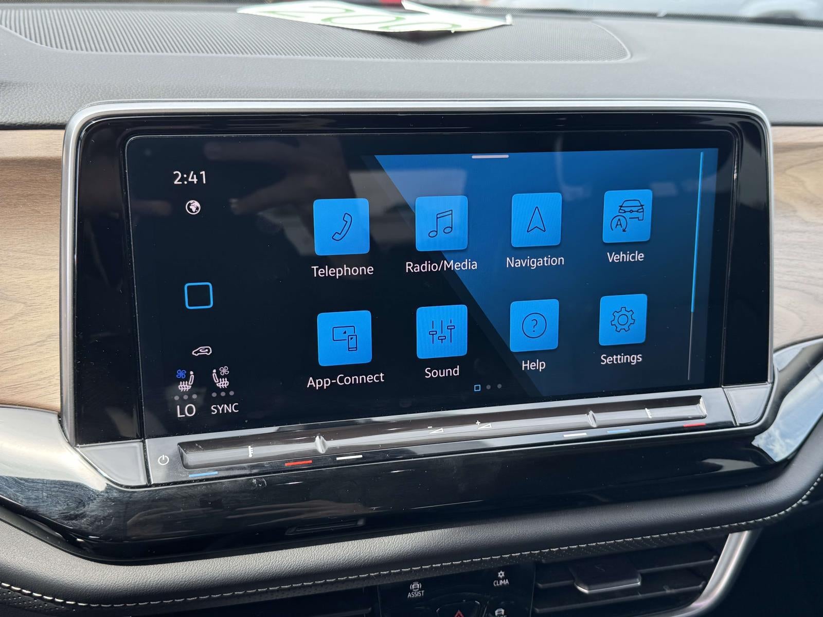 2024 Volkswagen Atlas 2.0T SE w/Technology