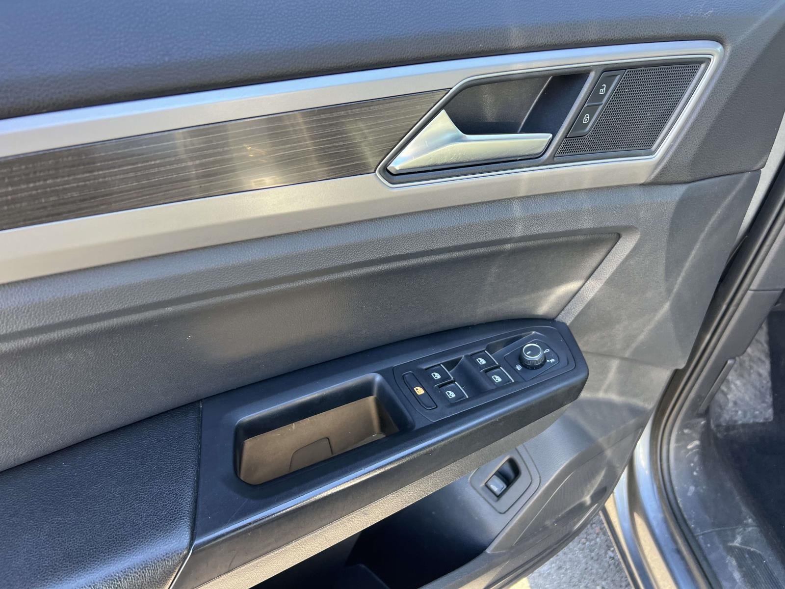 2019 Volkswagen Atlas 3.6L V6 SE w/Technology R-Line