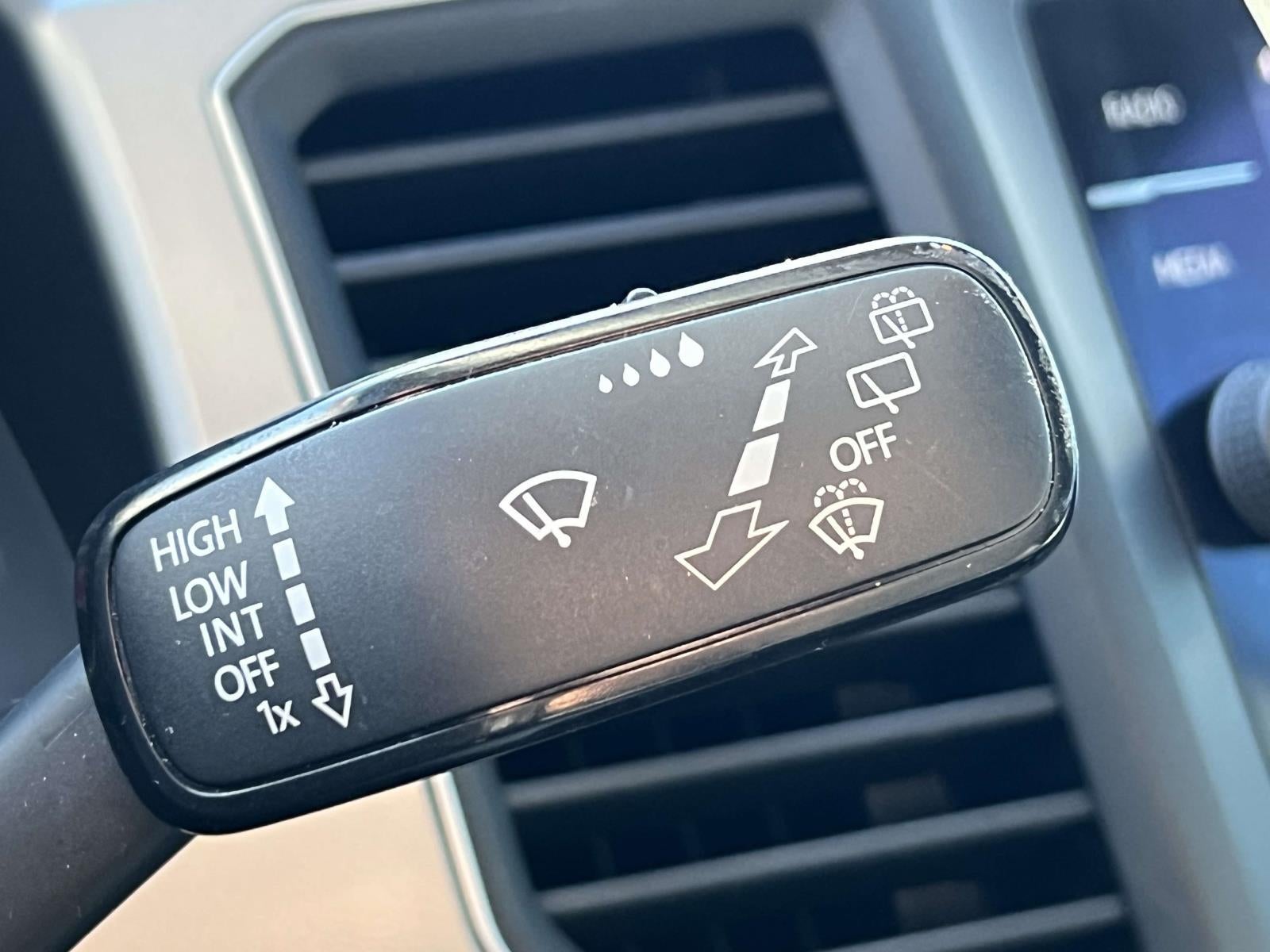 2019 Volkswagen Atlas 3.6L V6 SE w/Technology R-Line