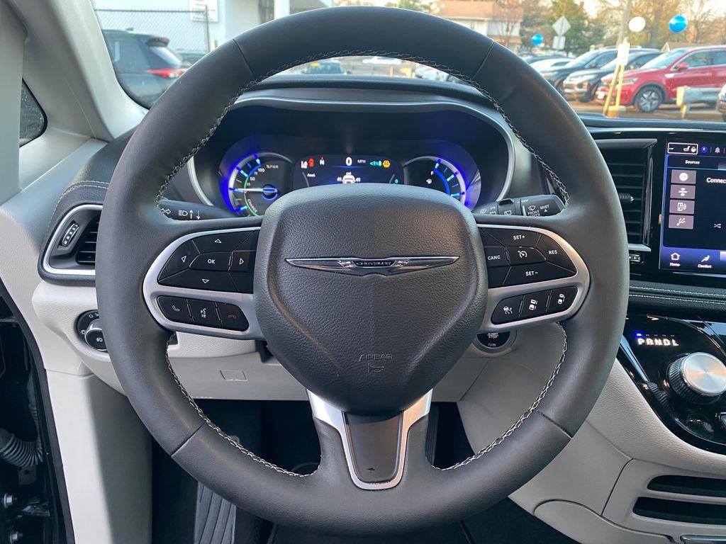 2024 Chrysler Pacifica Hybrid Select