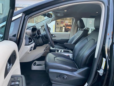 2024 Chrysler Pacifica Hybrid Select