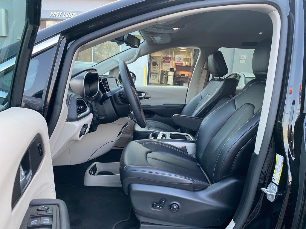 2024 Chrysler Pacifica Hybrid Select