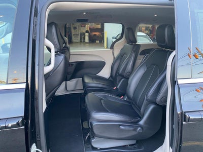 2024 Chrysler Pacifica Hybrid Select