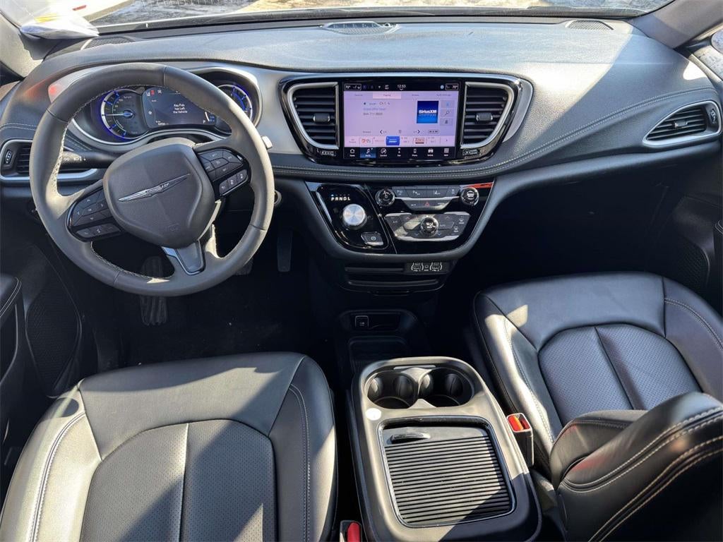2024 Chrysler Pacifica Hybrid S Appearance Pkg