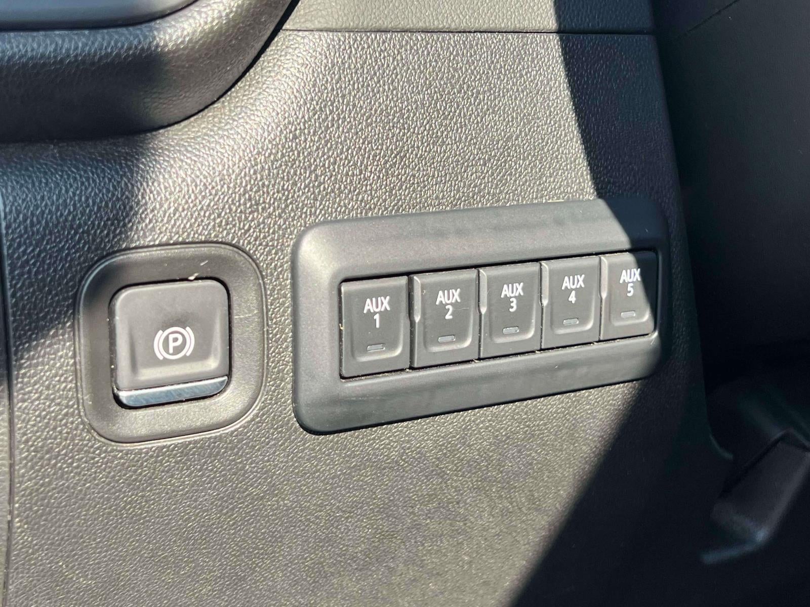 2025 Chevrolet Silverado 2500HD 4WD Crew Cab Standard Bed Custom