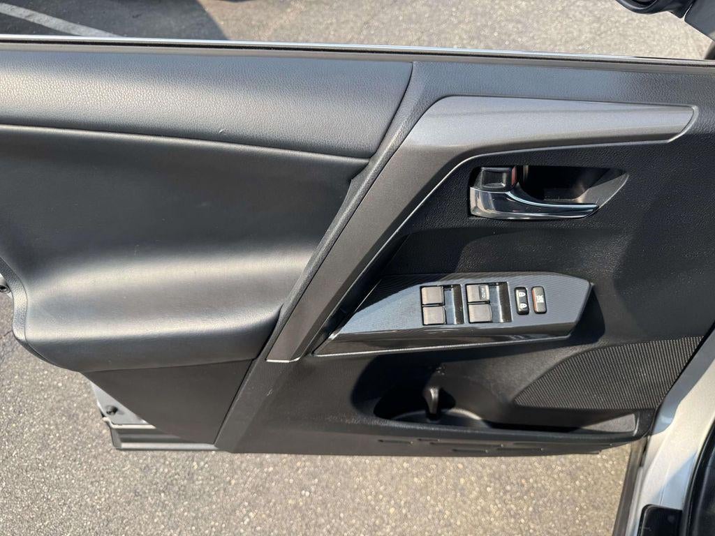 2018 Toyota RAV4 SE