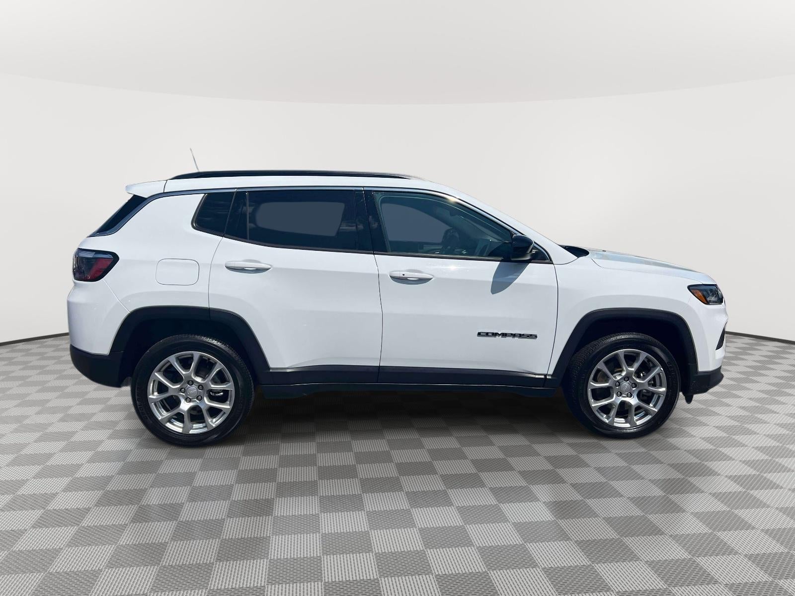 2023 Jeep Compass Latitude Lux FWD