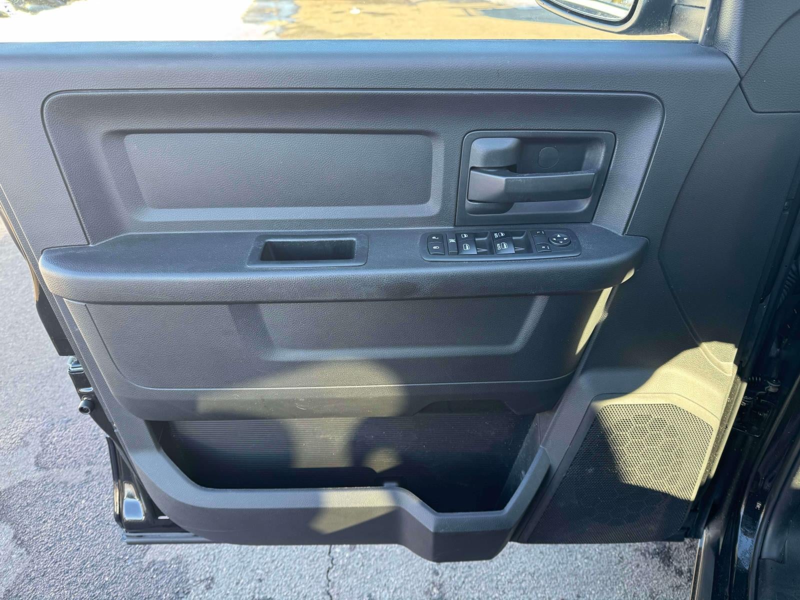 2018 RAM 1500 Express Crew Cab 4x4 57' Box