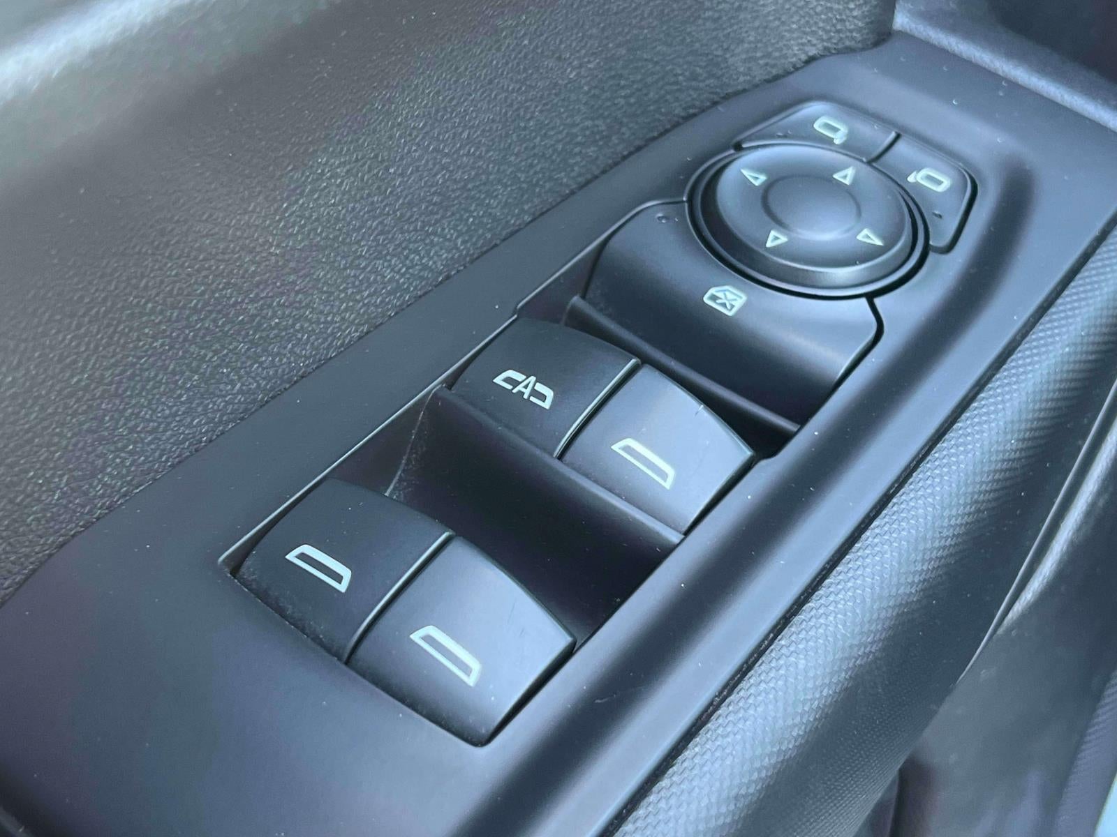 2020 Chevrolet Silverado 1500 2WD Crew Cab Short Bed Custom