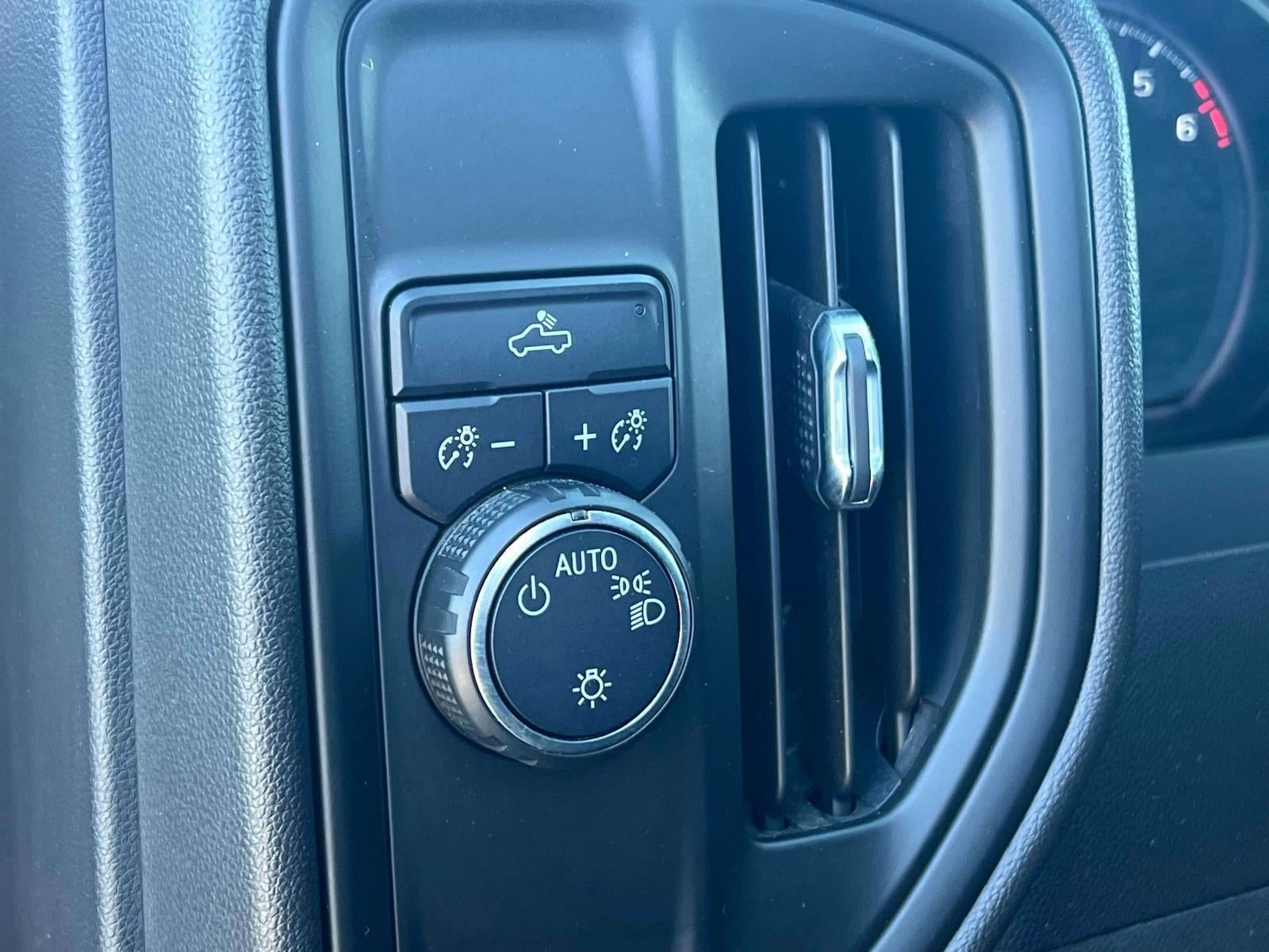 2020 Chevrolet Silverado 1500 2WD Crew Cab Short Bed Custom