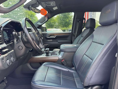 2022 Chevrolet Silverado 1500 4WD Crew Cab Short Bed High Country