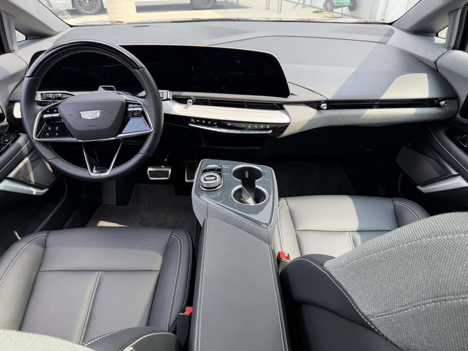 2025 Cadillac OPTIQ Luxury 1 AWD