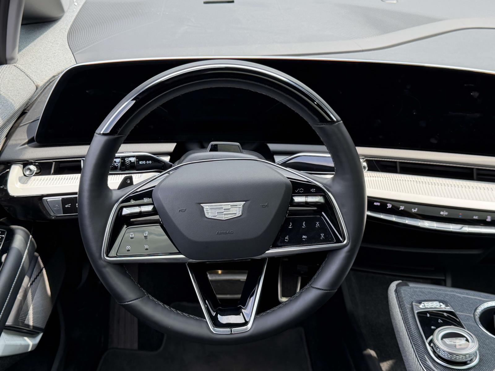 2025 Cadillac OPTIQ Luxury 1 AWD