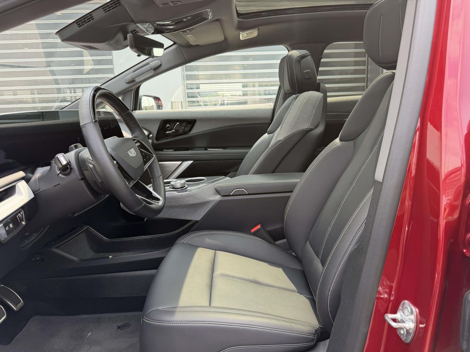 2025 Cadillac OPTIQ Luxury 1 AWD